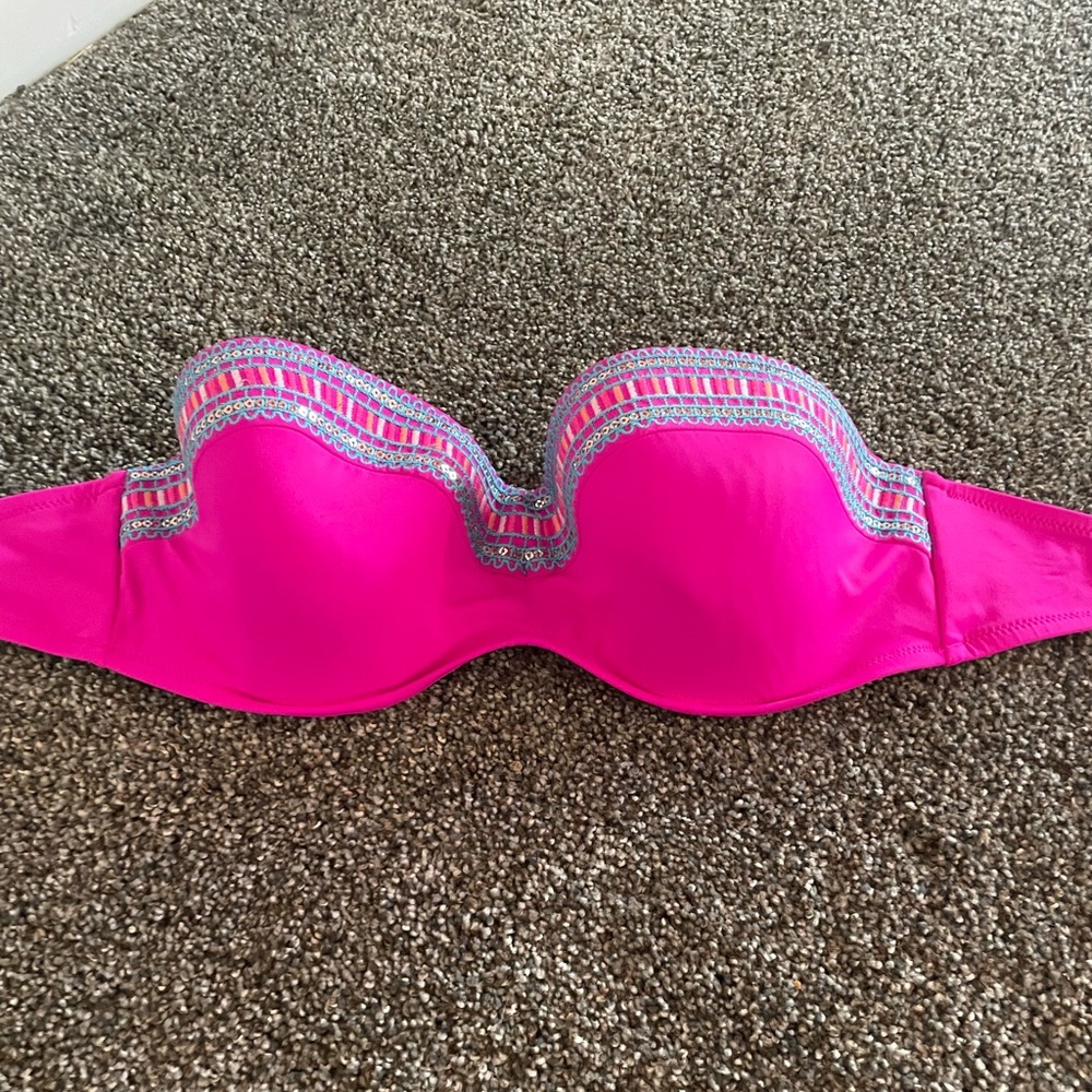 Target bathing suit top. NEW